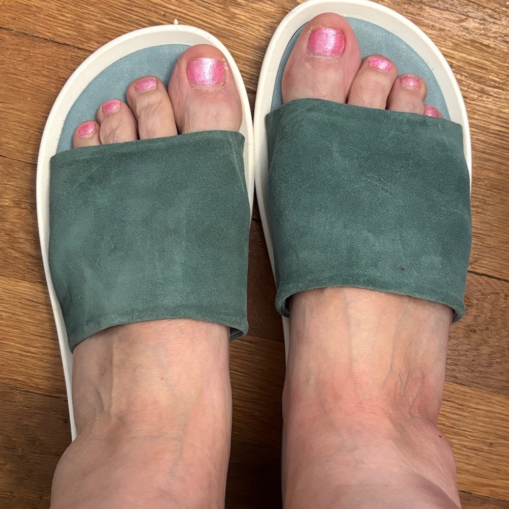 New without Box Seychelles slip-ons Seafoam Blue 10